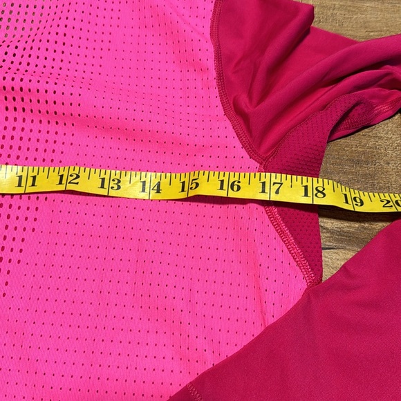 Nike Dri Fit long sleeve pink with thumb holes - Picture 4 of 5